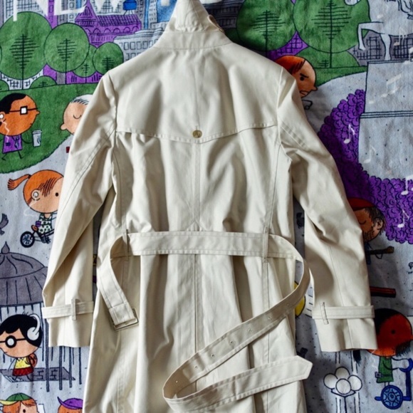 Coach Classic Twill Getaway Trench in Natural - Picture 6 of 8